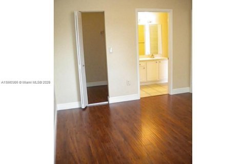Condo in Pembroke Pines, Florida, 1 bedroom  № 1943990 - photo 5
