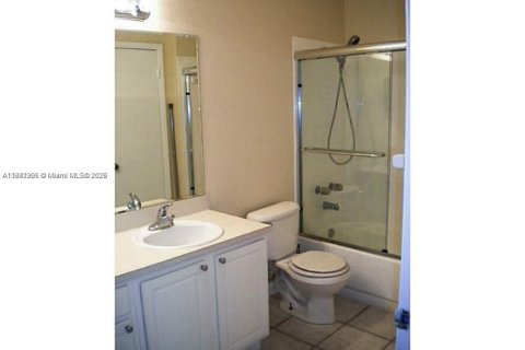 Condo in Pembroke Pines, Florida, 1 bedroom  № 1943990 - photo 3