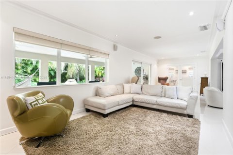 Villa ou maison à vendre à North Miami, Floride: 4 chambres, 209.77 m2 № 1947388 - photo 9