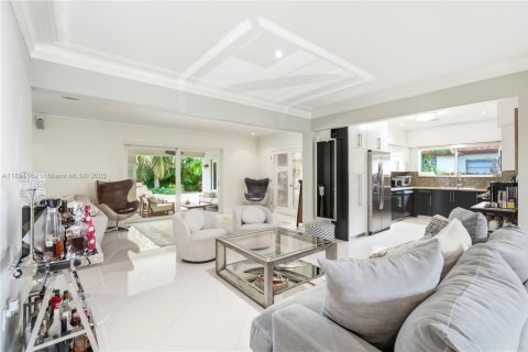 Villa ou maison à vendre à North Miami, Floride: 4 chambres, 209.77 m2 № 1947388 - photo 22