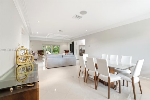 Villa ou maison à vendre à North Miami, Floride: 4 chambres, 209.77 m2 № 1947388 - photo 8