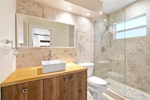 Villa ou maison à vendre à North Miami, Floride: 4 chambres, 209.77 m2 № 1947388 - photo 19