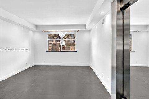 Condominio en alquiler en Miami Beach, Florida, 3 dormitorios, 123.19 m2 № 1993913 - foto 16