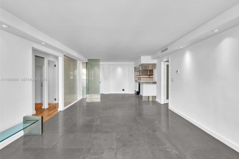 Condominio en alquiler en Miami Beach, Florida, 3 dormitorios, 123.19 m2 № 1993913 - foto 10