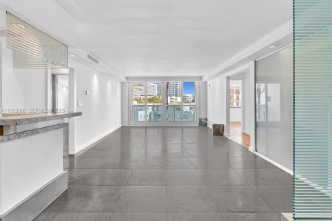 Condominio en alquiler en Miami Beach, Florida, 3 dormitorios, 123.19 m2 № 1993913 - foto 3