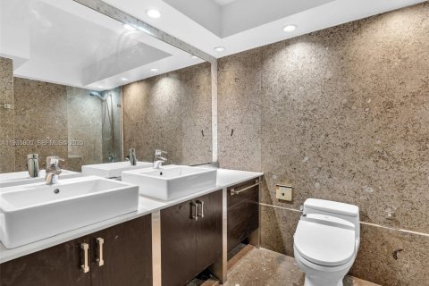 Condominio en alquiler en Miami Beach, Florida, 3 dormitorios, 123.19 m2 № 1993913 - foto 22