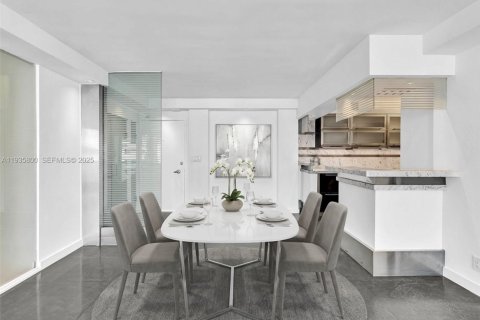 Condominio en alquiler en Miami Beach, Florida, 3 dormitorios, 123.19 m2 № 1993913 - foto 4