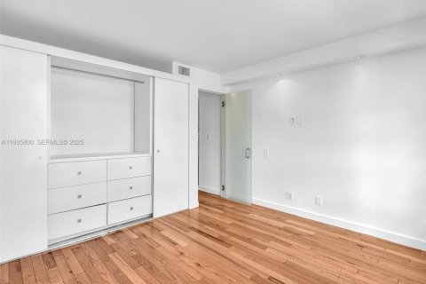Condominio en alquiler en Miami Beach, Florida, 3 dormitorios, 123.19 m2 № 1993913 - foto 21