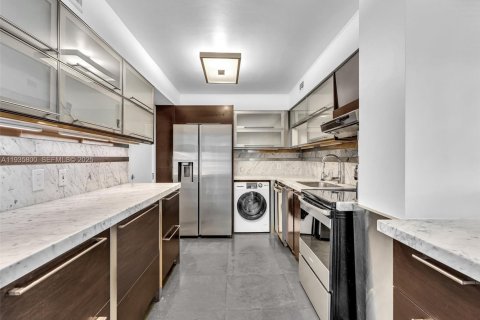 Condominio en alquiler en Miami Beach, Florida, 3 dormitorios, 123.19 m2 № 1993913 - foto 11