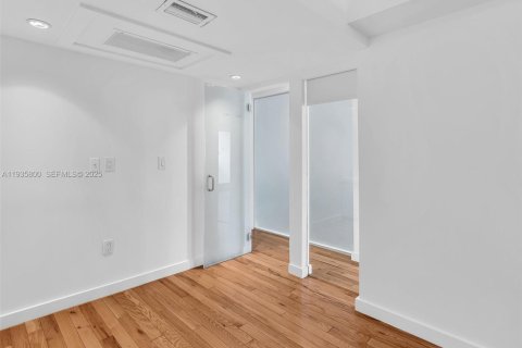 Condominio en alquiler en Miami Beach, Florida, 3 dormitorios, 123.19 m2 № 1993913 - foto 25