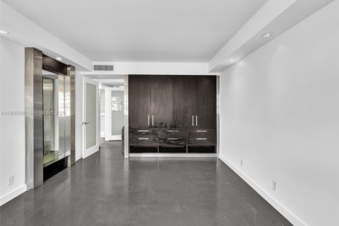 Condominio en alquiler en Miami Beach, Florida, 3 dormitorios, 123.19 m2 № 1993913 - foto 15