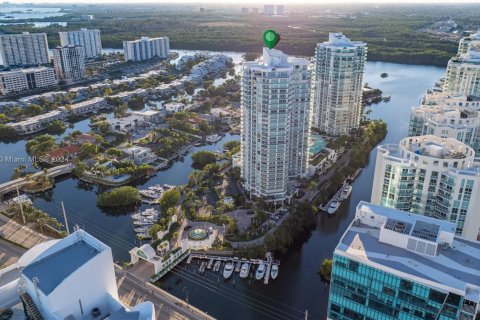 Condominio en venta en Sunny Isles Beach, Florida, 2 dormitorios, 142.14 m2 № 1983503 - foto 2