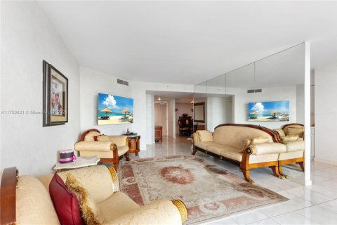 Condominio en venta en Sunny Isles Beach, Florida, 2 dormitorios, 142.14 m2 № 1983503 - foto 15