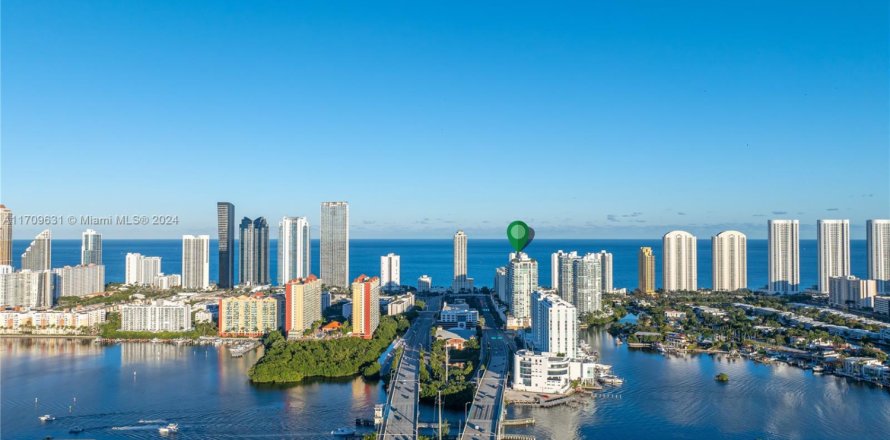 Condominio en Sunny Isles Beach, Florida, 2 dormitorios  № 1983503