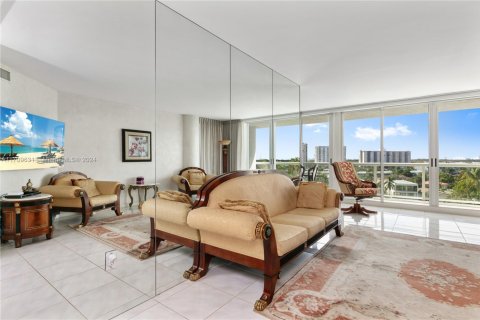 Condominio en venta en Sunny Isles Beach, Florida, 2 dormitorios, 142.14 m2 № 1983503 - foto 13