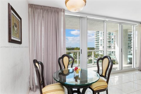 Condominio en venta en Sunny Isles Beach, Florida, 2 dormitorios, 142.14 m2 № 1983503 - foto 21