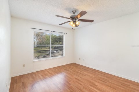Condo in Lake Mary, Florida, 2 bedrooms  № 1720078 - photo 8