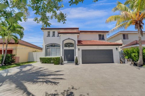 House in Cutler Bay, Florida 4 bedrooms, 239.78 sq.m. № 2065763