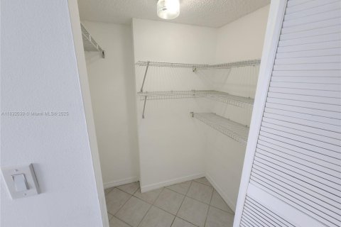 Condominio en venta en Miami, Florida, 1 dormitorio, 55.74 m2 № 1809040 - foto 9