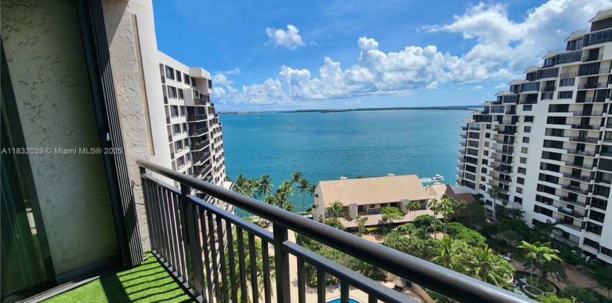 Condominio en Miami, Florida, 1 dormitorio  № 1809040