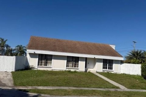 Casa en alquiler en Miami, Florida, 3 dormitorios, 127 m2 № 1993784 - foto 1