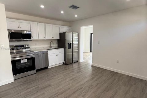 Casa en venta en Fort Lauderdale, Florida, 3 dormitorios, 116.78 m2 № 2190321 - foto 3
