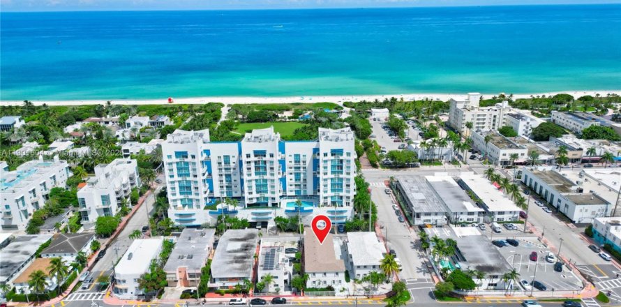 House in Miami Beach, Florida 10 bedrooms, 578.97 sq.m. № 1953195