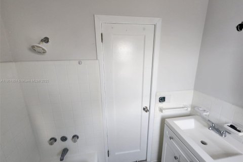 House in Miami Beach, Florida 10 bedrooms, 578.97 sq.m. № 1953195 - photo 7