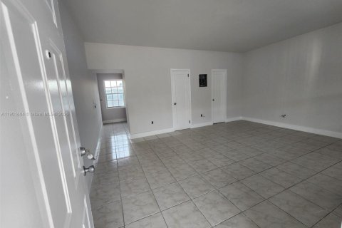 House in Miami Beach, Florida 10 bedrooms, 578.97 sq.m. № 1953195 - photo 4