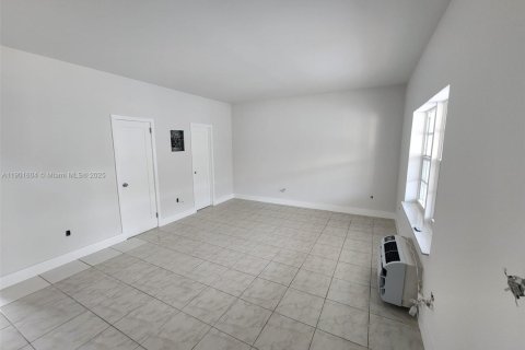 House in Miami Beach, Florida 10 bedrooms, 578.97 sq.m. № 1953195 - photo 5