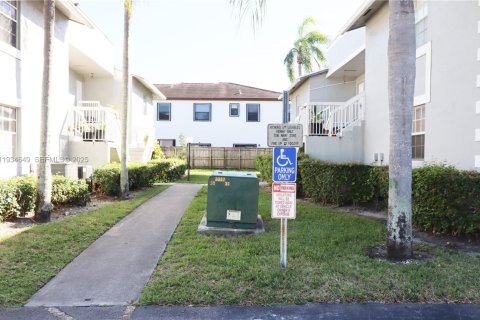 Купить кондоминиум в Майами, Флорида 2 спальни, 98.48м2, № 2037585 - фото 4