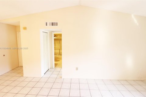 Купить кондоминиум в Майами, Флорида 2 спальни, 98.48м2, № 2037585 - фото 11