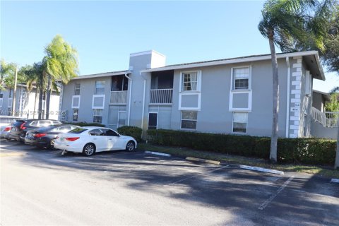 Купить кондоминиум в Майами, Флорида 2 спальни, 98.48м2, № 2037585 - фото 2