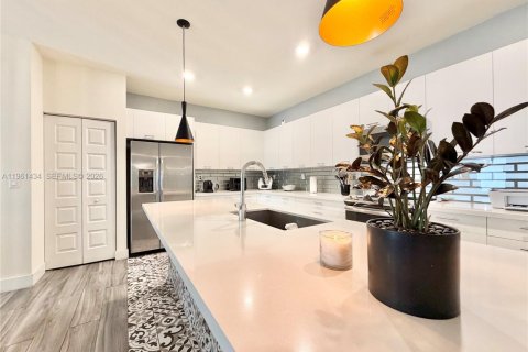 Touwnhouse à louer à Doral, Floride: 3 chambres, 188.22 m2 № 2025991 - photo 4