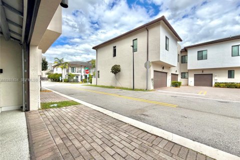 Touwnhouse à louer à Doral, Floride: 3 chambres, 188.22 m2 № 2025991 - photo 16