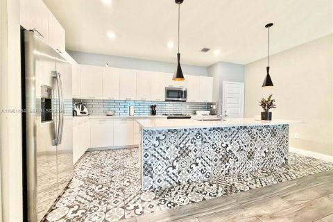 Touwnhouse à louer à Doral, Floride: 3 chambres, 188.22 m2 № 2025991 - photo 2