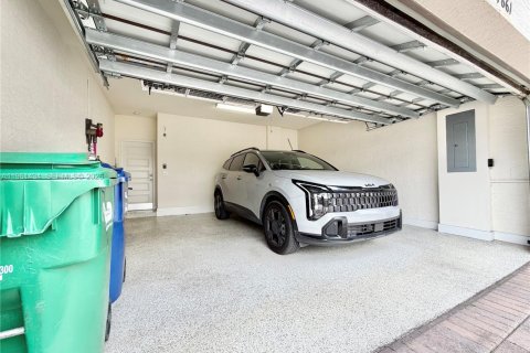 Touwnhouse à louer à Doral, Floride: 3 chambres, 188.22 m2 № 2025991 - photo 14