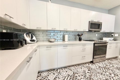 Touwnhouse à louer à Doral, Floride: 3 chambres, 188.22 m2 № 2025991 - photo 5