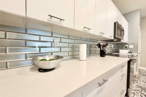 Touwnhouse à louer à Doral, Floride: 3 chambres, 188.22 m2 № 2025991 - photo 6