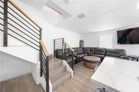 Propiedad comercial en venta en Miami, Florida, 312.15 m2 № 1823541 - foto 15