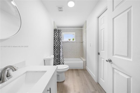 Propiedad comercial en venta en Miami, Florida, 312.15 m2 № 1823541 - foto 18
