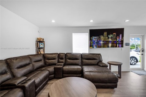 Propiedad comercial en venta en Miami, Florida, 312.15 m2 № 1823541 - foto 17