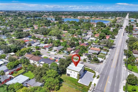 Propiedad comercial en venta en Miami, Florida, 312.15 m2 № 1823541 - foto 9