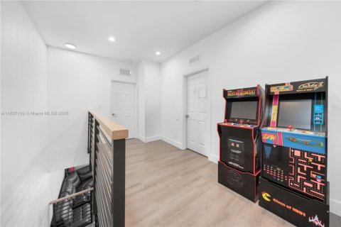 Propiedad comercial en venta en Miami, Florida, 312.15 m2 № 1823541 - foto 28