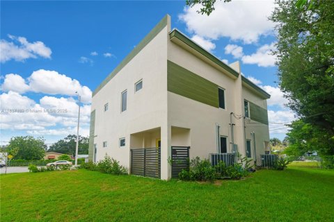 Propiedad comercial en venta en Miami, Florida, 312.15 m2 № 1823541 - foto 30