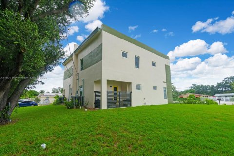 Propiedad comercial en venta en Miami, Florida, 312.15 m2 № 1823541 - foto 29