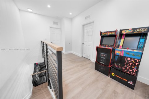 Propiedad comercial en venta en Miami, Florida, 312.15 m2 № 1823541 - foto 27
