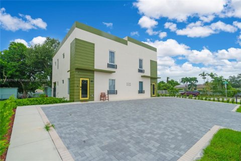 Propiedad comercial en venta en Miami, Florida, 312.15 m2 № 1823541 - foto 4