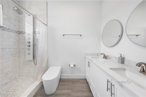 Propiedad comercial en venta en Miami, Florida, 312.15 m2 № 1823541 - foto 21