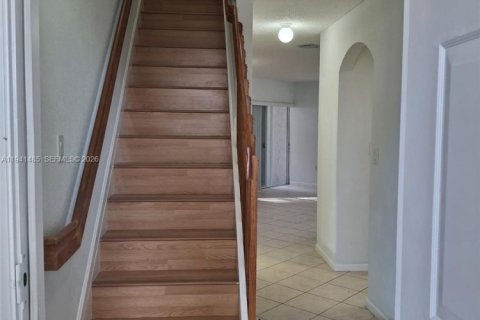 Снять в аренду таунхаус в Майами, Флорида 3 спальни, 120.77м2, № 1998618 - фото 2